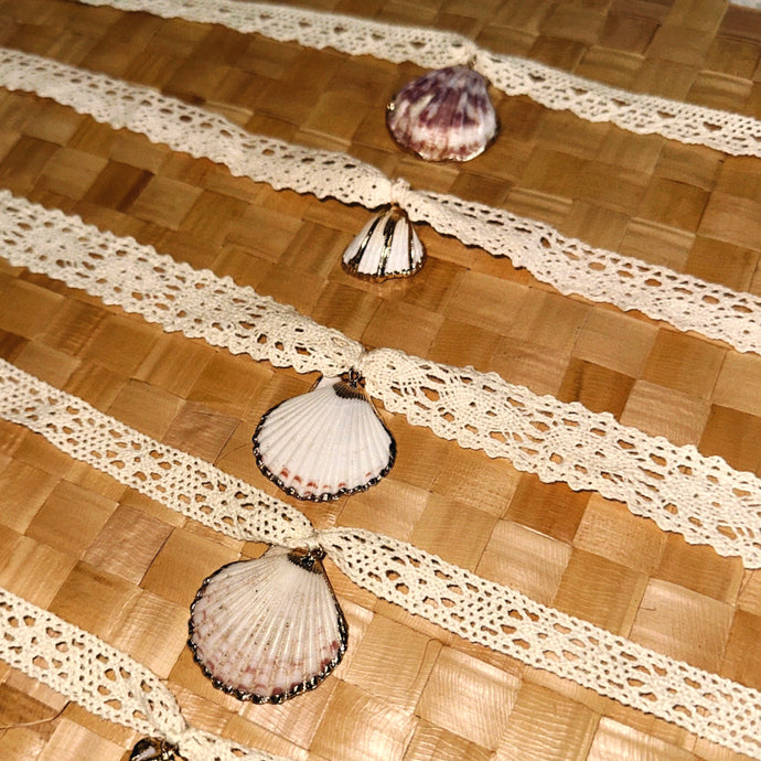 Jornada Collection Gold Trim Lace Necklace