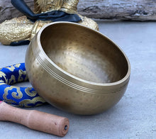 Tibetan Gong Meditation Singing Bowl Complete Set: Medium