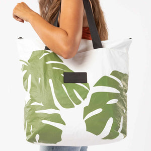 Aloha Collection Monstera Day Tripper