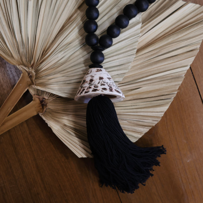 Medium Black Wooden Beaded Shell Necklace