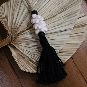 Small Cluster Shell Black Tassel