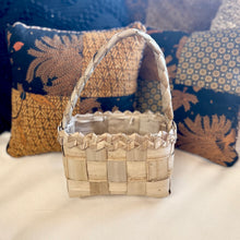 Woven tahitian lauhala basket