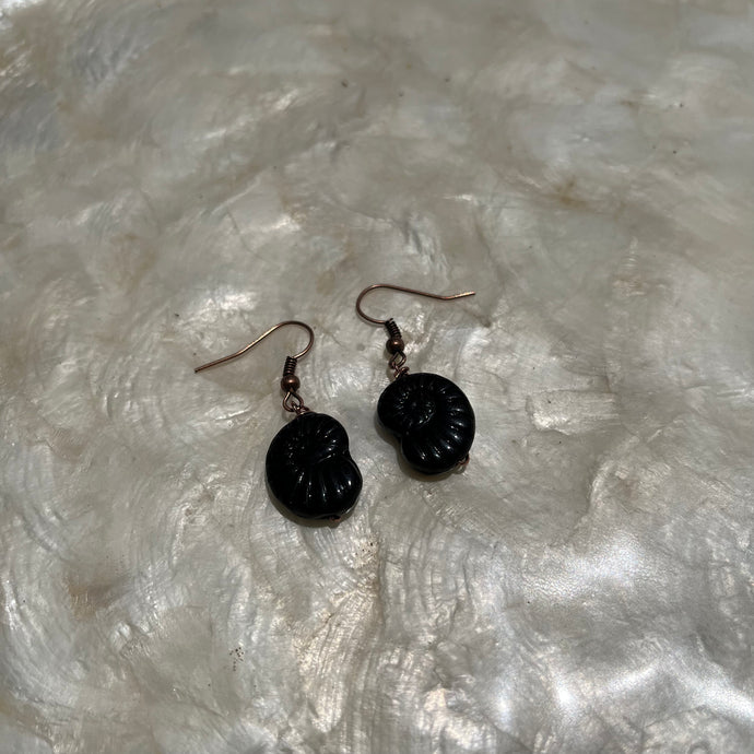 Ho'opilimau - Black Ammonite Earrings