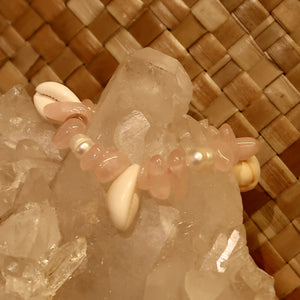 Jornada Rose Quartz Freshwater Pearls Seashell Bracelet