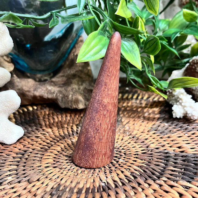 Leaning Cone Ring Stand